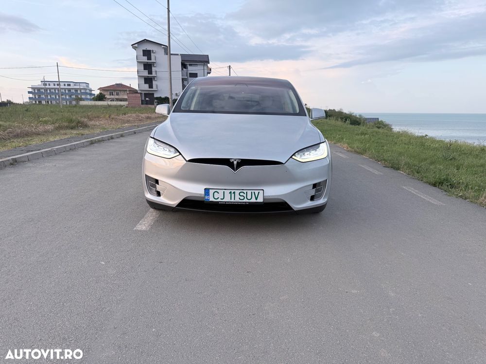 Tesla Model X - 17