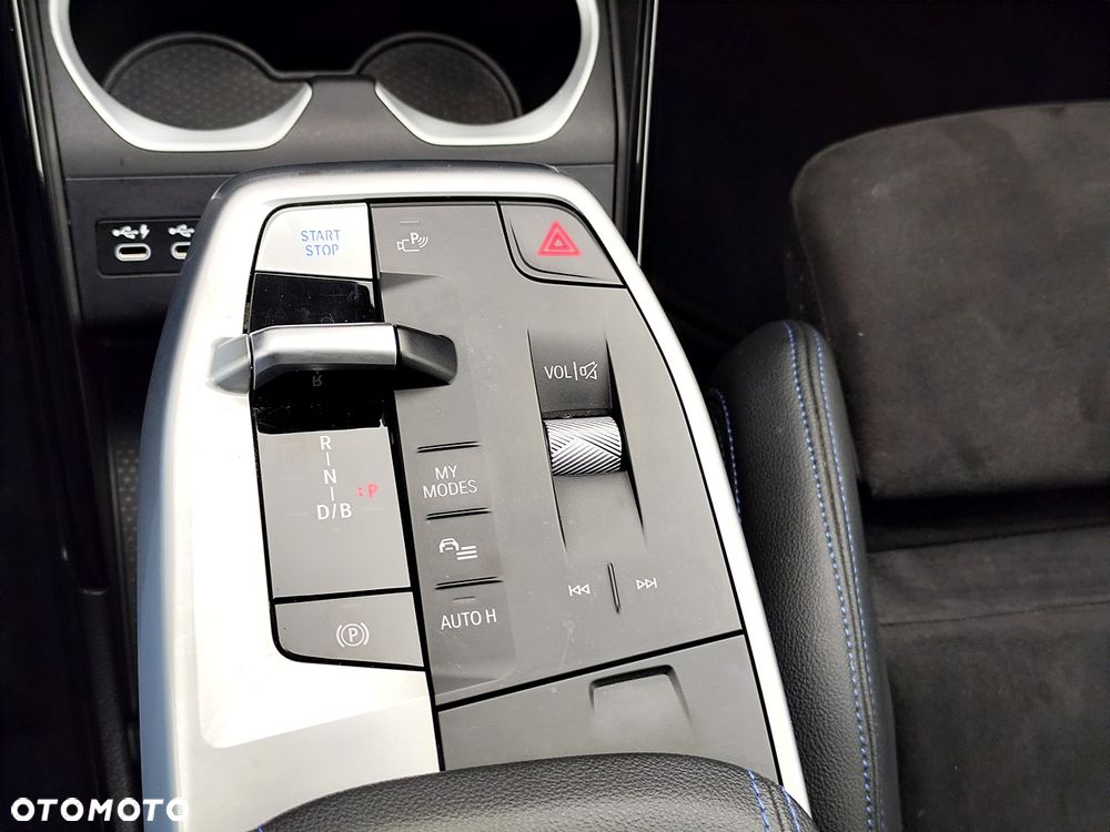 BMW iX1 xDrive30 66.5kWh M Sport - 19