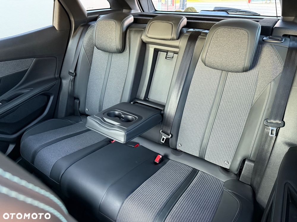 Peugeot 3008 1.2 PureTech Allure S&S EAT8 - 33