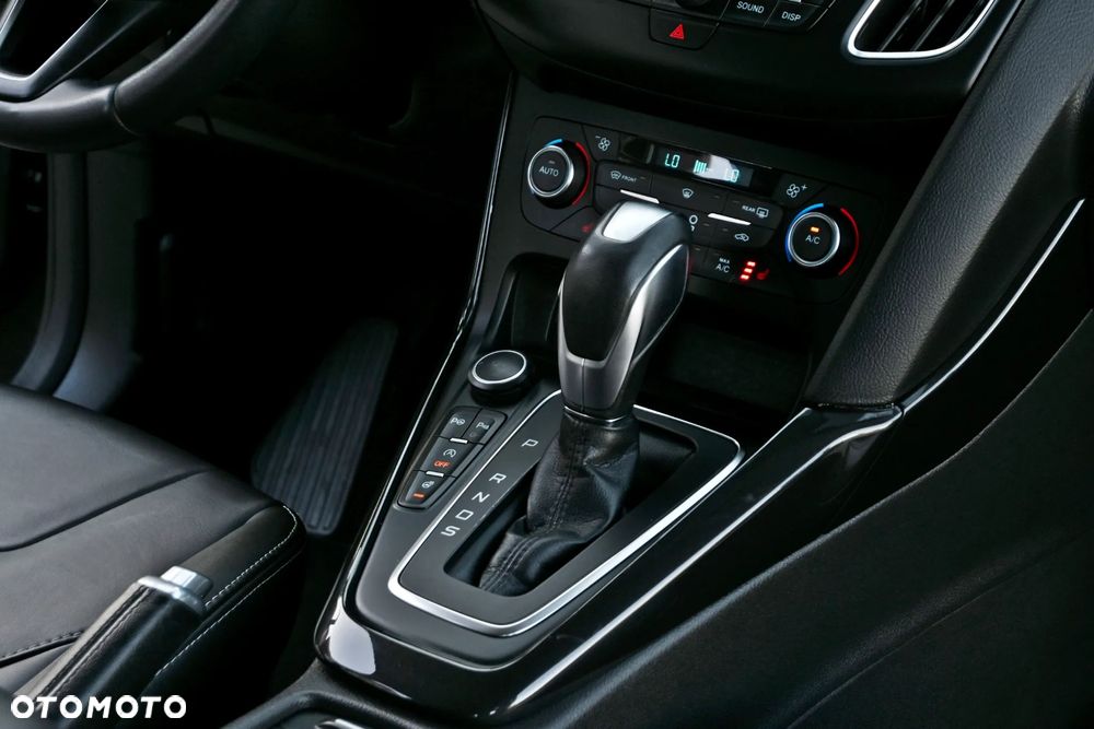 Ford Focus 1.5 EcoBoost Titanium X - 24