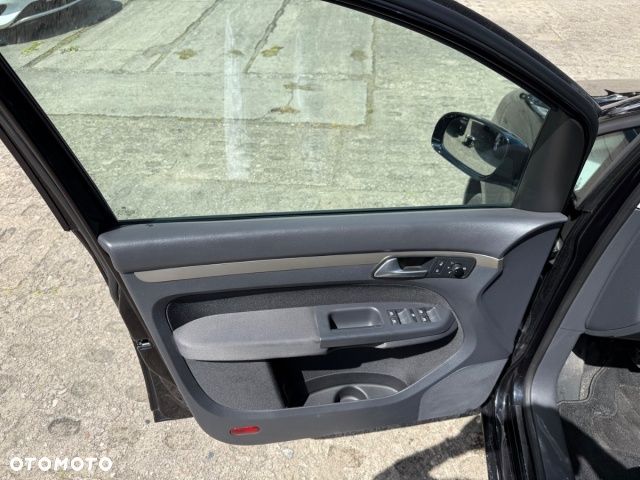 Volkswagen Touran - 10