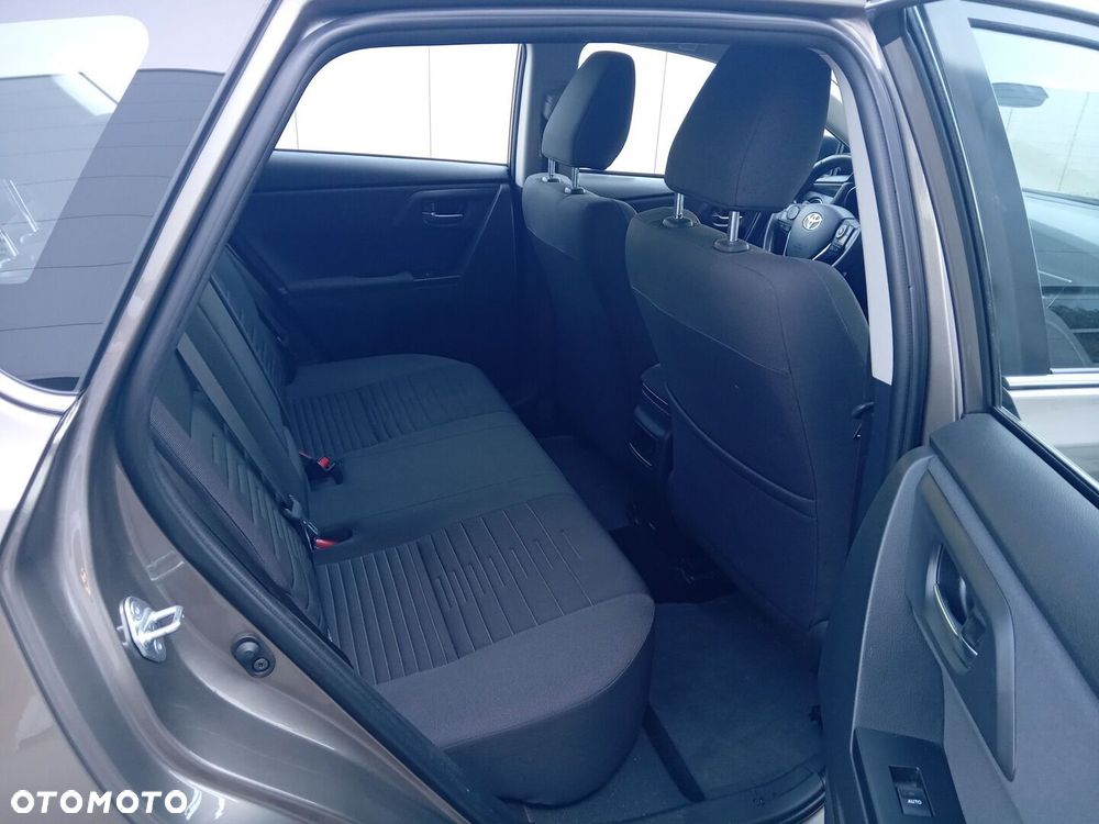 Toyota Auris - 11