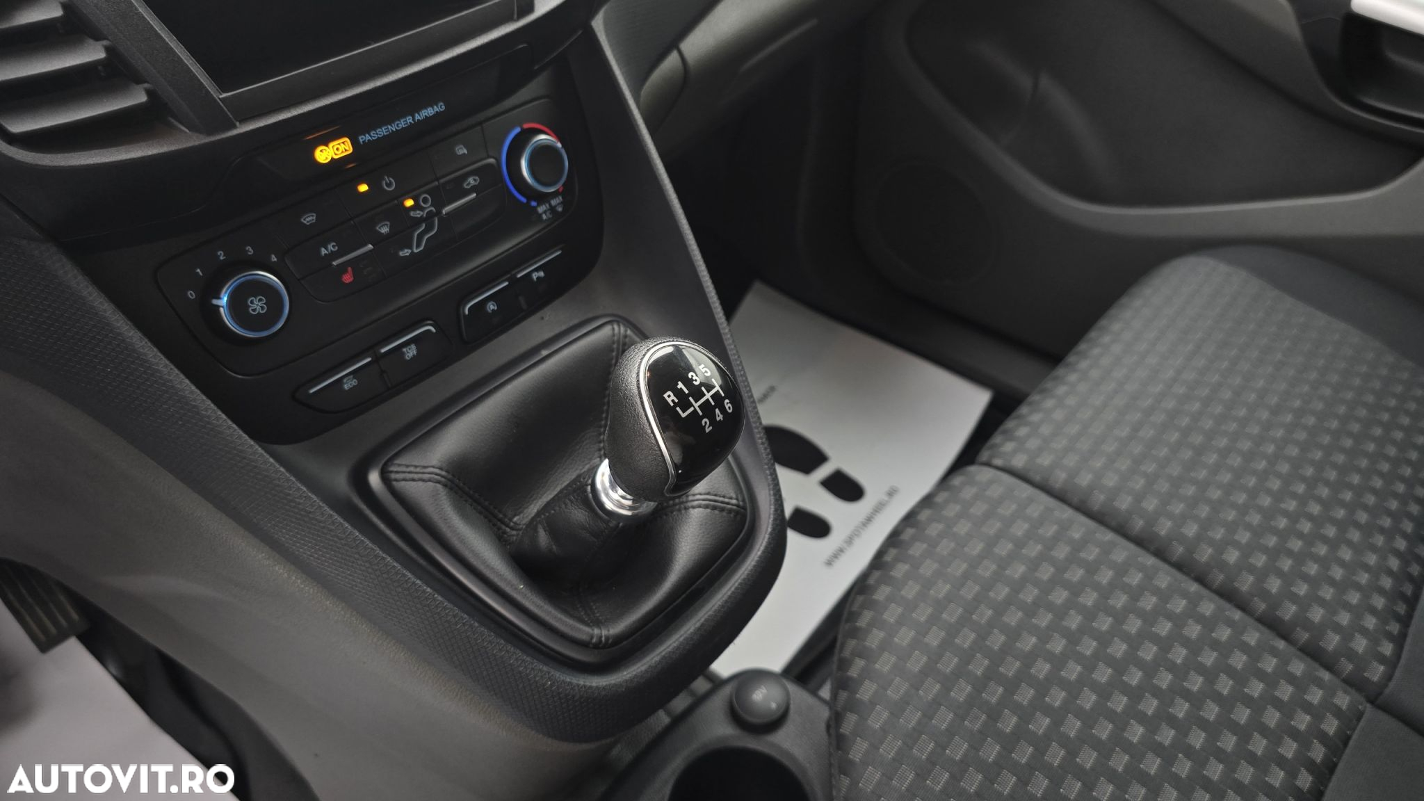 Ford Transit Connect - 17