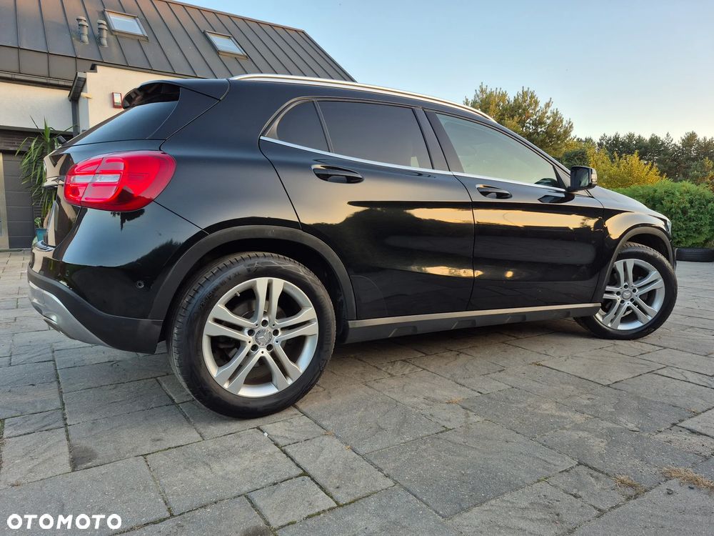 Mercedes-Benz GLA 200 d 7G-DCT AMG Line - 3