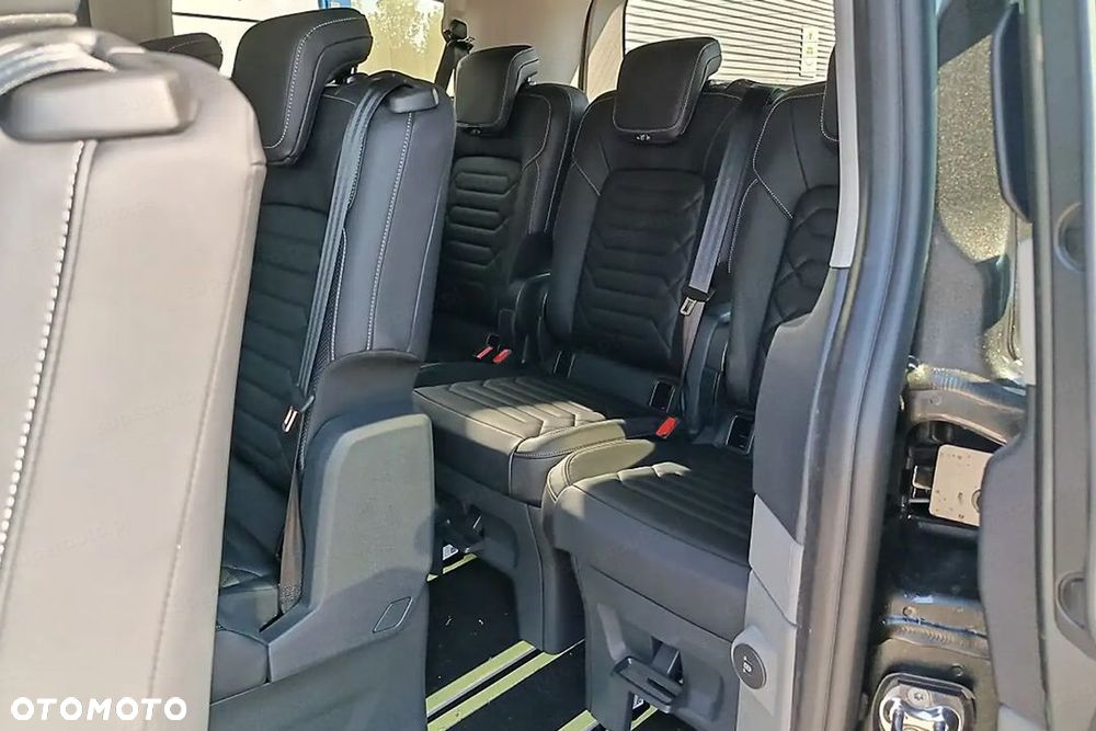 Ford Tourneo Custom - 13
