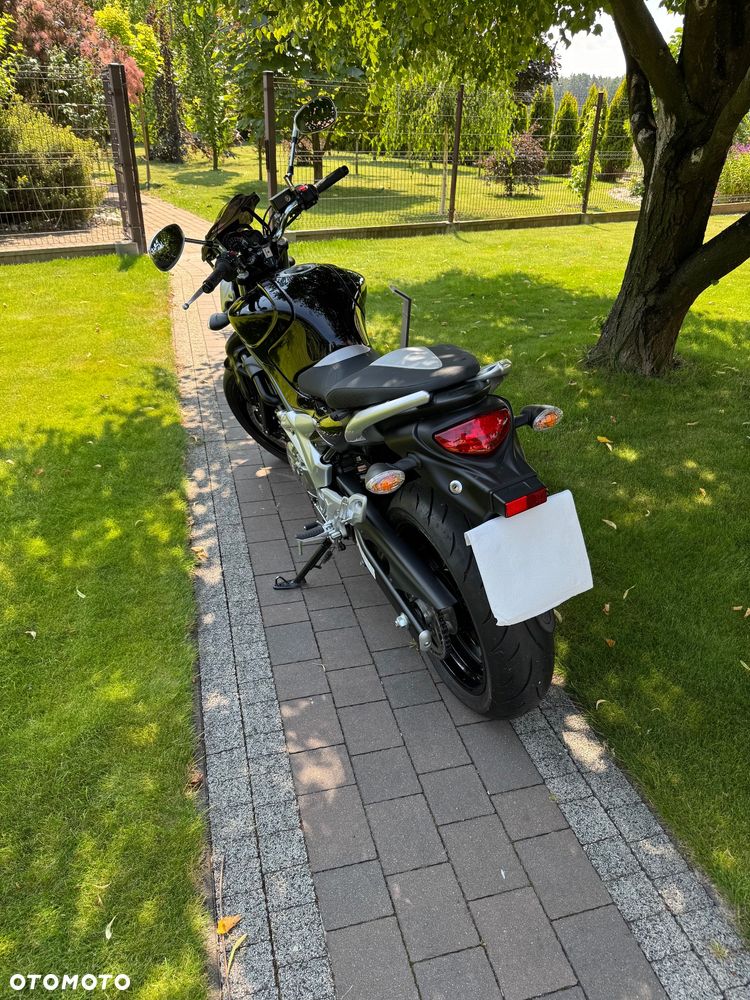 Suzuki Gladius - 7