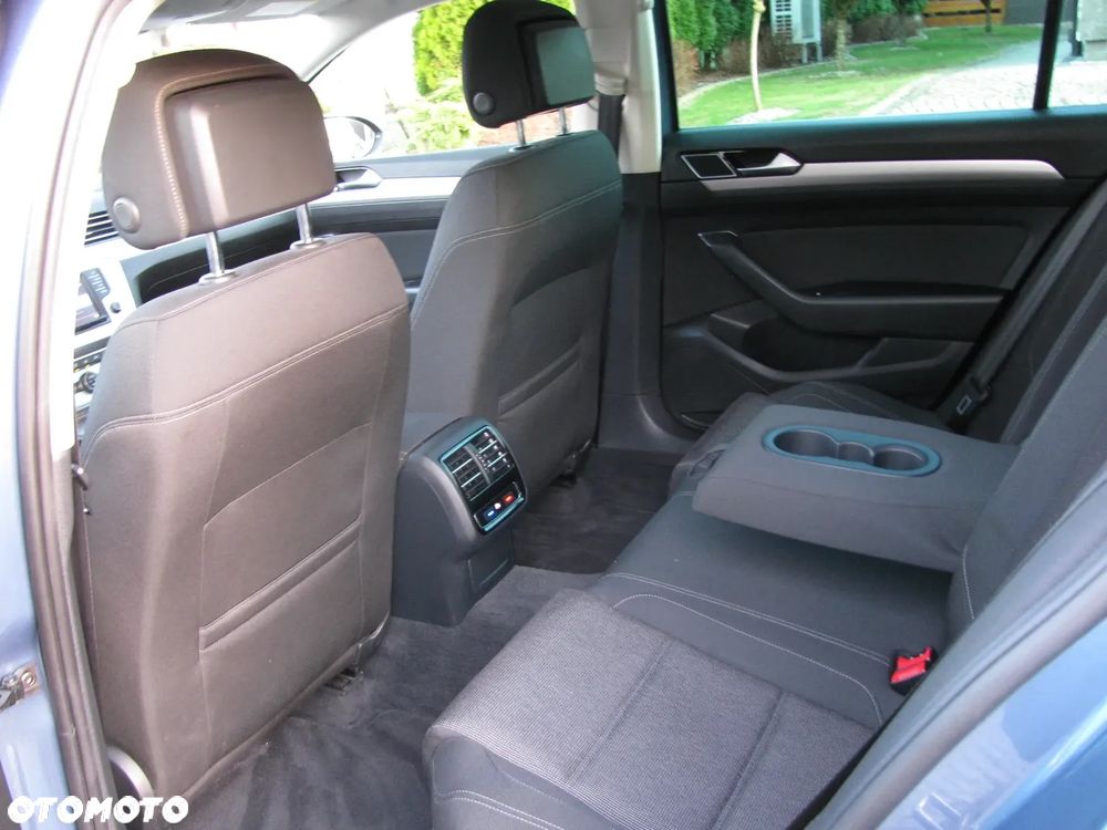 Volkswagen Passat 2.0 TDI SCR DSG Comfortline - 28