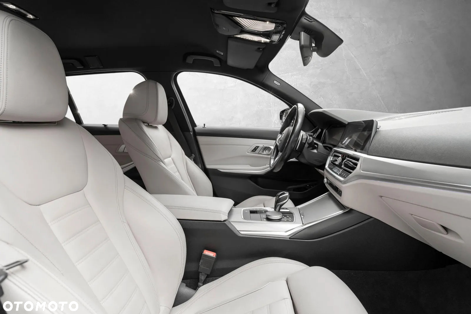 BMW Seria 3 330e Touring xDrive M Sport - 16