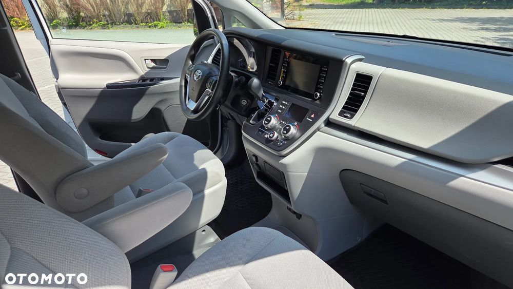 Toyota Sienna - 6