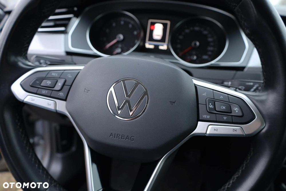 Volkswagen Passat - 29