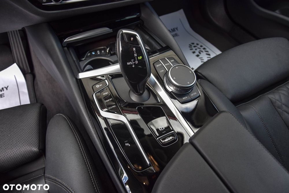 BMW Seria 5 520d Luxury Line sport - 22