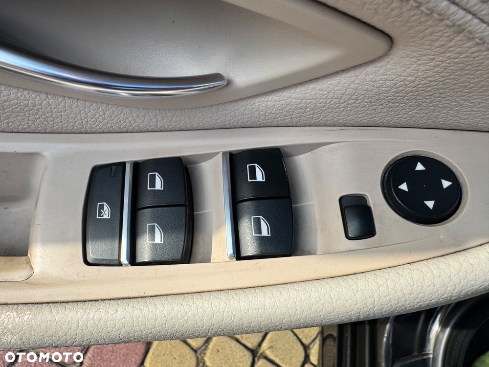 BMW Seria 5 520d Luxury Line - 16