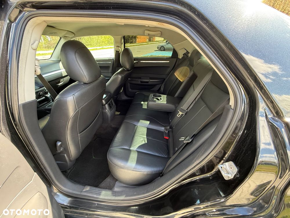 Chrysler 300C - 9