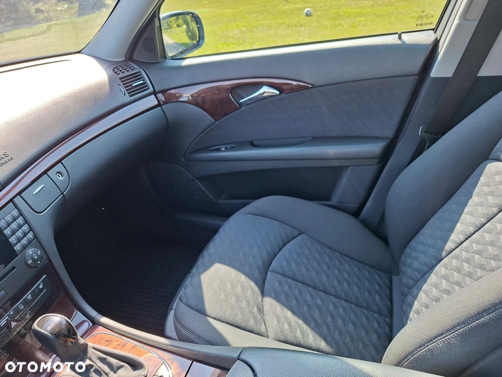 Mercedes-Benz Klasa E 200 Kompressor Automatik Classic - 27
