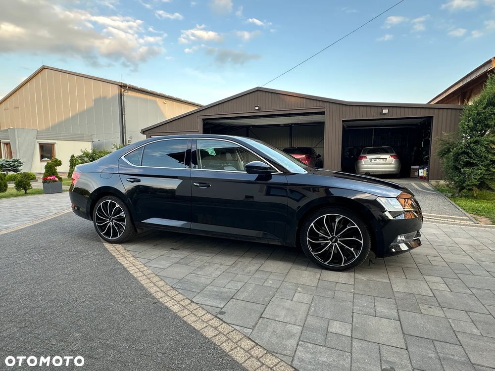 Skoda Superb 2.0 TDI DSG Ambition - 4