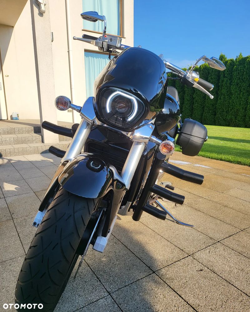 Suzuki Intruder - 11