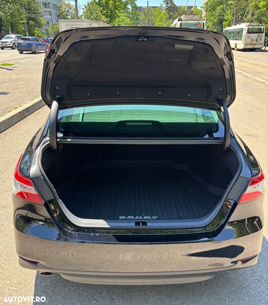 Toyota Camry Luxury - 9