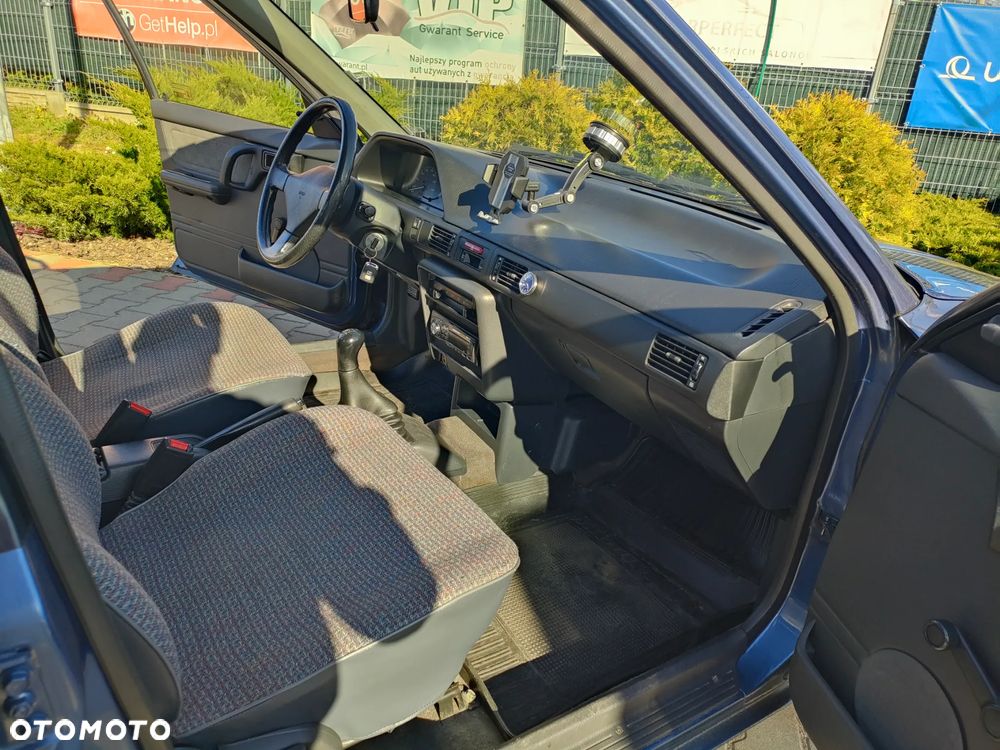 Mazda 323 - 24