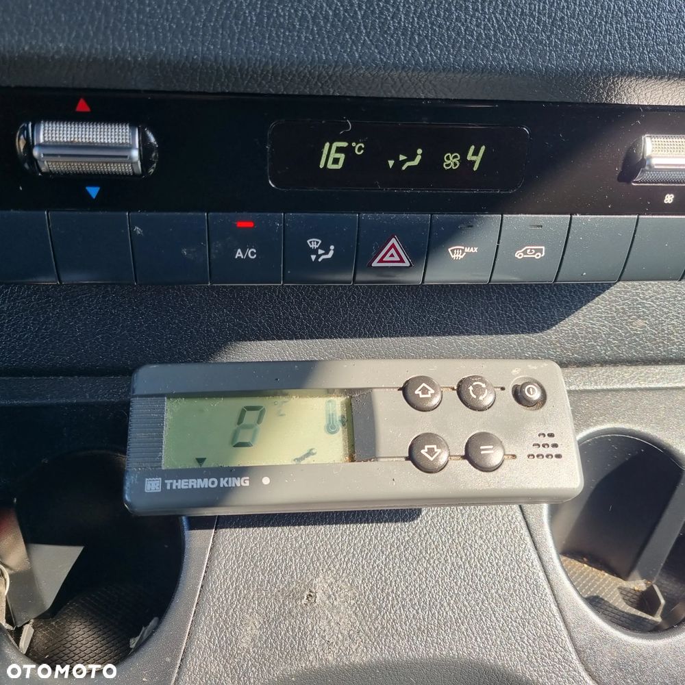 Mercedes-Benz Sprinter - 13