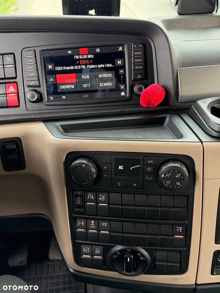 MAN TGX 26.420 6x2 // Oś podnoszona // Firanka // Winda - 19