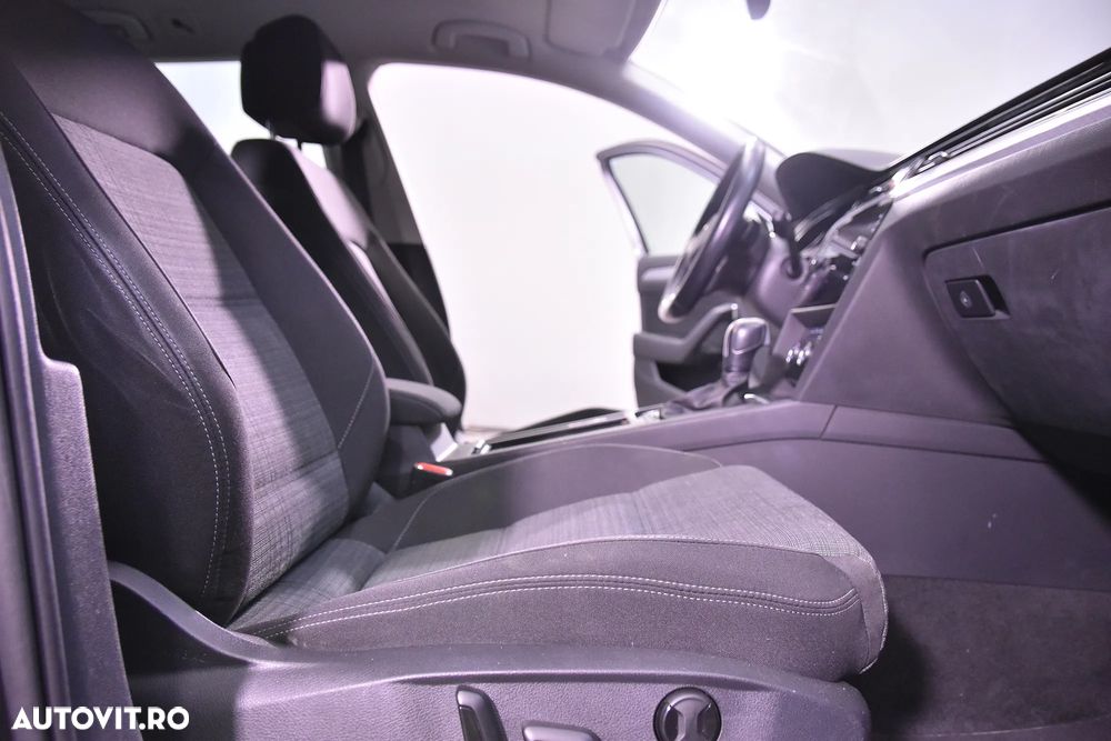 Volkswagen Passat - 11