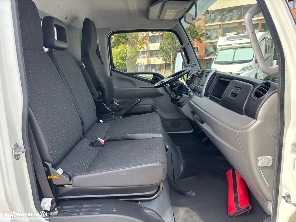 Mitsubishi Canter FUSO 3C15 CONTENTOR COM PLATAFORMA 1.000Kg - 31