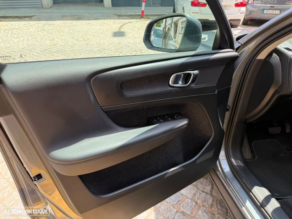 Volvo XC 40 2.0 D3 AWD Geartronic - 9