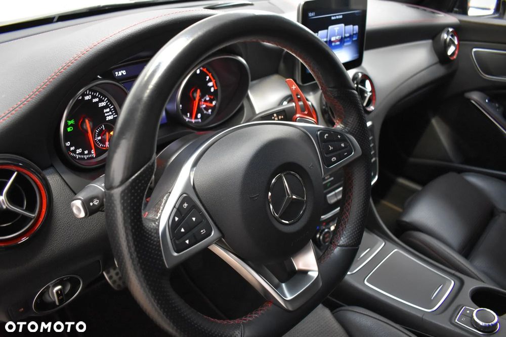 Mercedes-Benz CLA 250 4Matic 7G-DCT Sport - 23