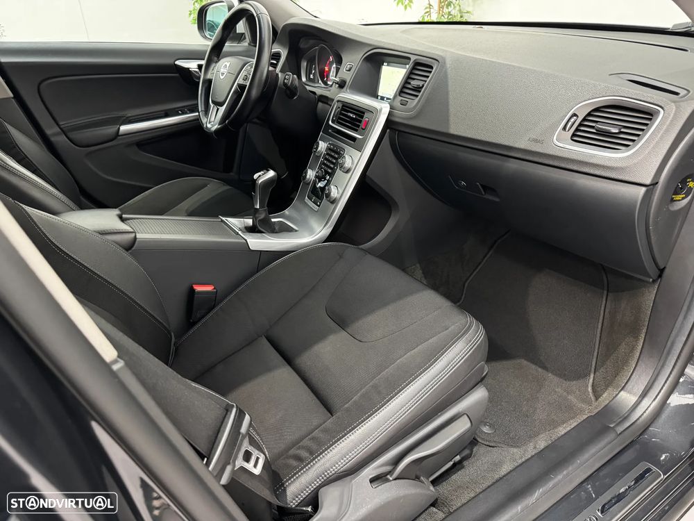 Volvo V60 2.0 D3 Momentum - 18