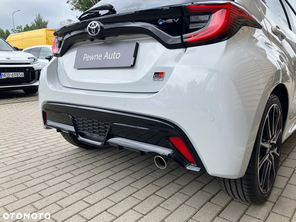 Toyota Yaris Hybrid 1.5 GR Sport - 10