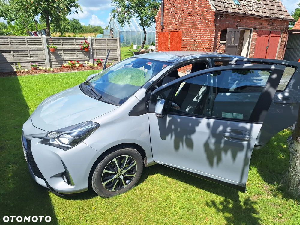 Toyota Yaris 1.5 Premium - 4