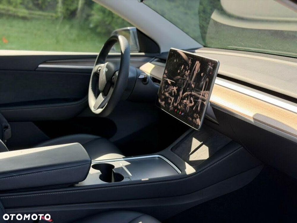 Tesla Model Y Long Range Dual Motor AWD - 21