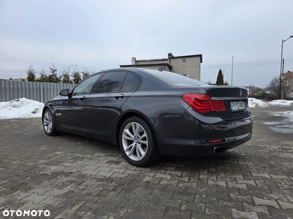 BMW Seria 7 750i xDrive - 17