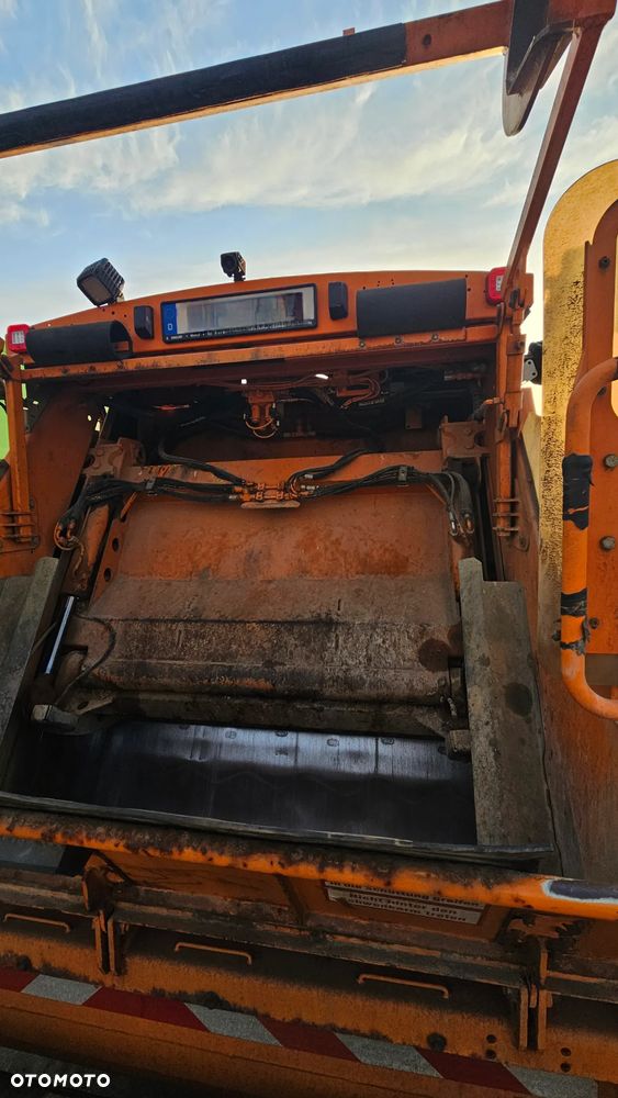 FUSO CANTER ŚMIECIARKA - 15