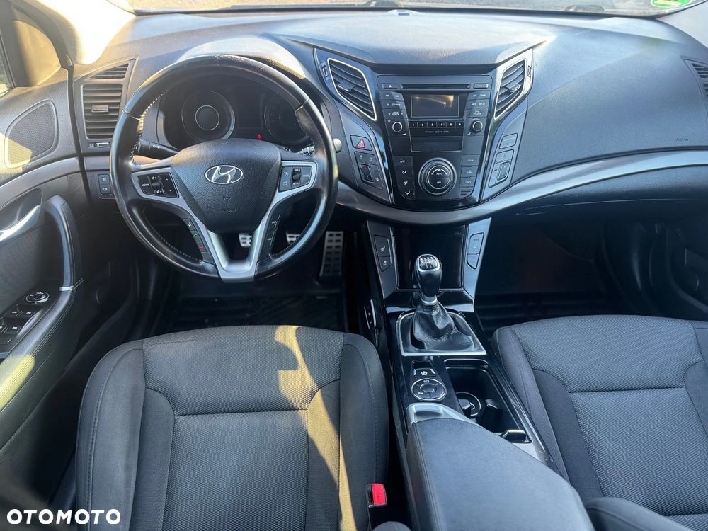 Hyundai i40 Kombi blue 1.6 Family - 6