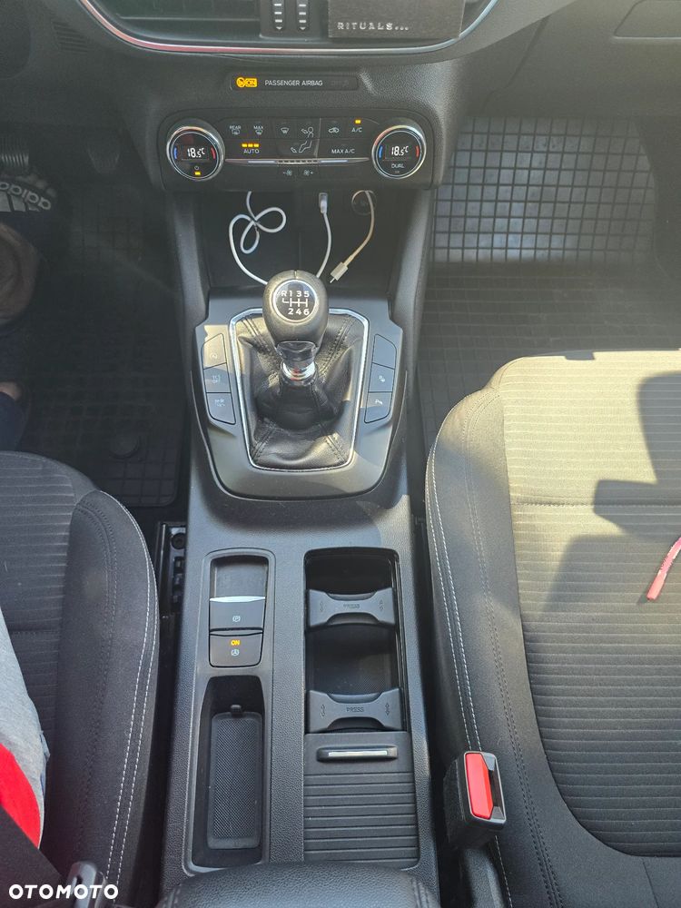 Ford Focus 1.5 EcoBoost Titanium Business - 30