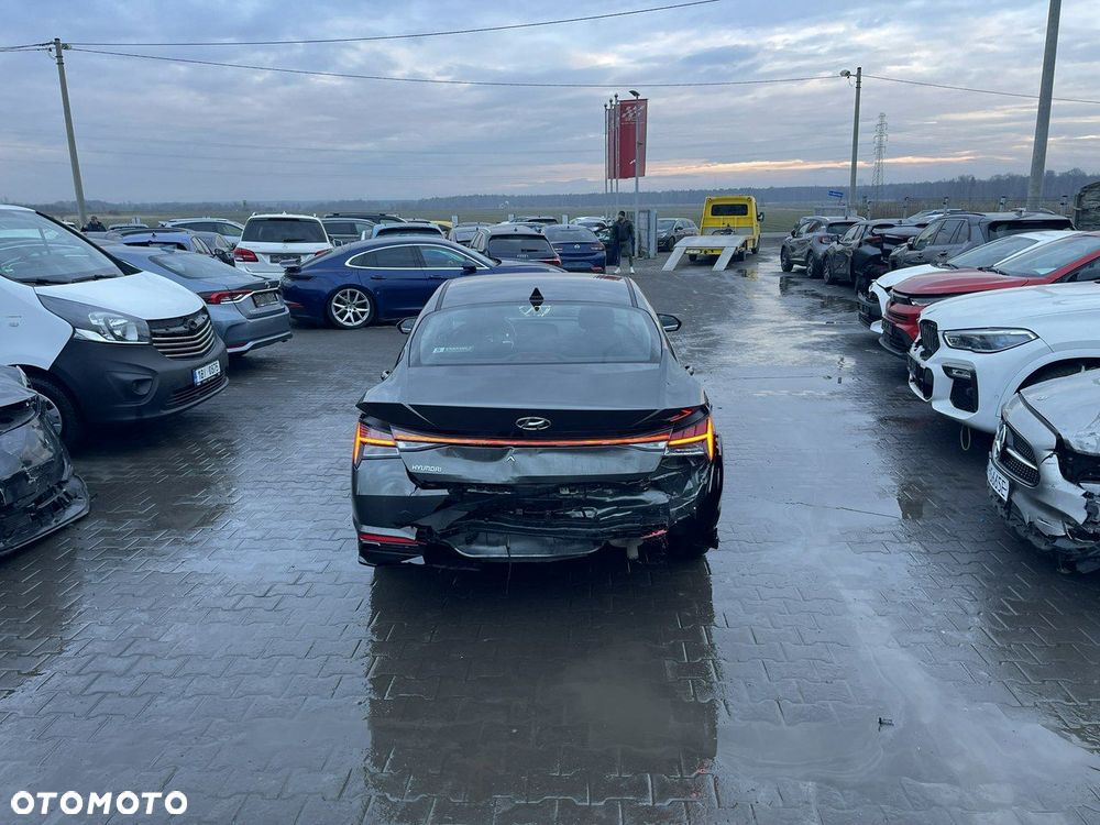 Hyundai Elantra 1.6 Modern - 3