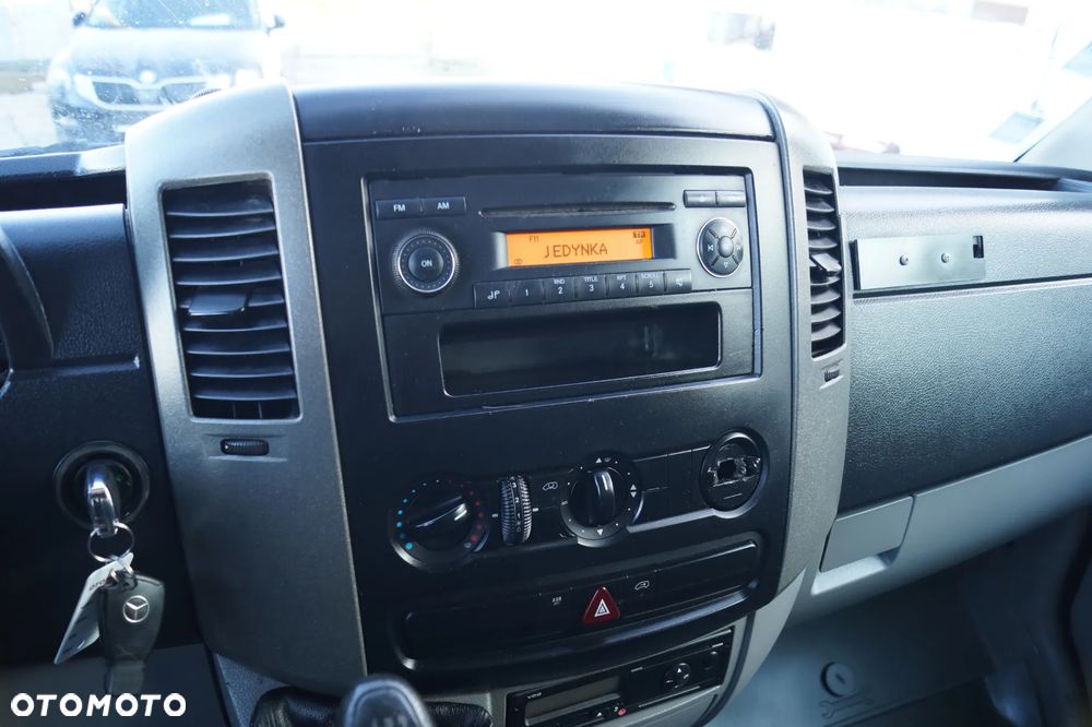 Mercedes-Benz Sprinter - 21