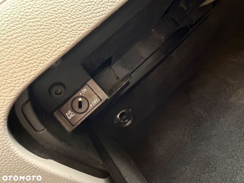 Volkswagen Jetta 1.6 Comfortline - 35