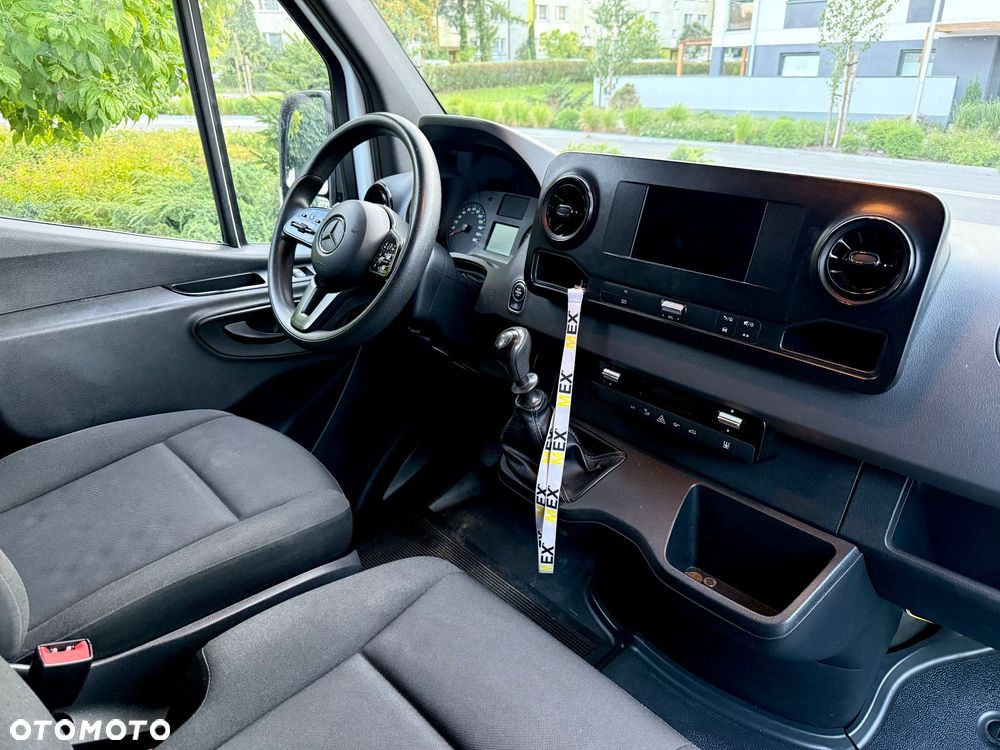 Mercedes-Benz Sprinter - 10
