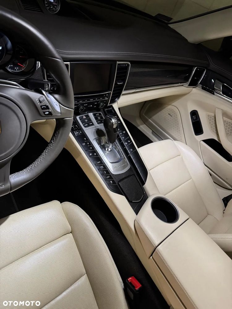 Porsche Panamera 4S - 10