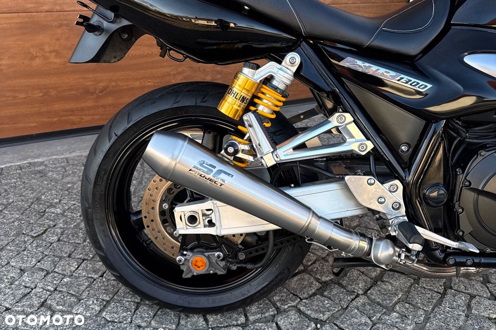 Yamaha XJR - 10