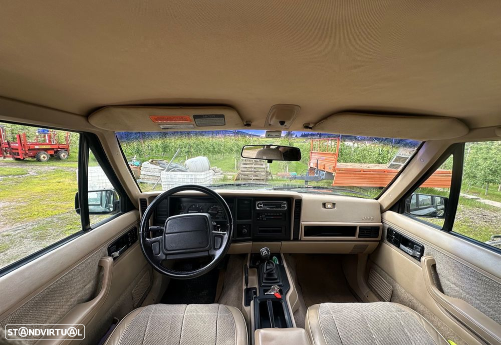 Jeep Cherokee - 14