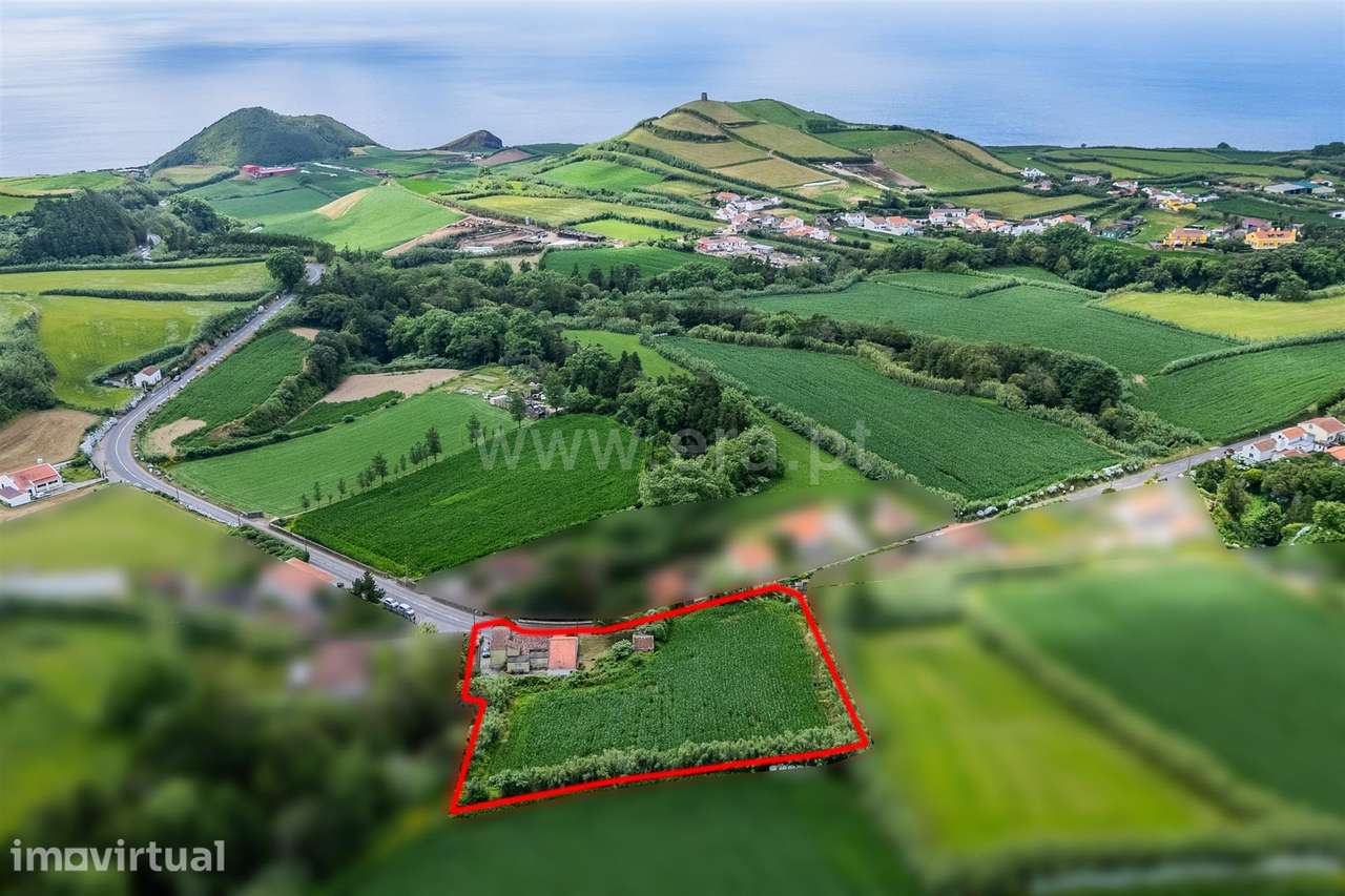 Moradia Isolada T2 com terreno - Ginetes, Ponta Delgada - Grande imagem: 2/12