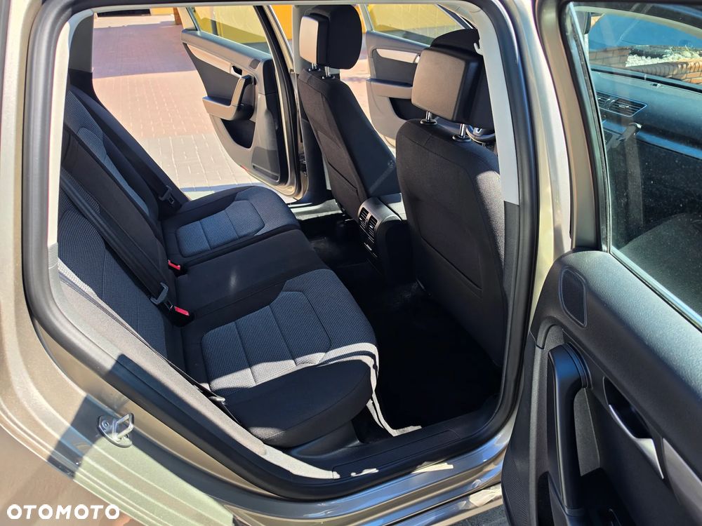 Volkswagen Passat 1.6 TDI BlueMotion Technology Trendline - 24