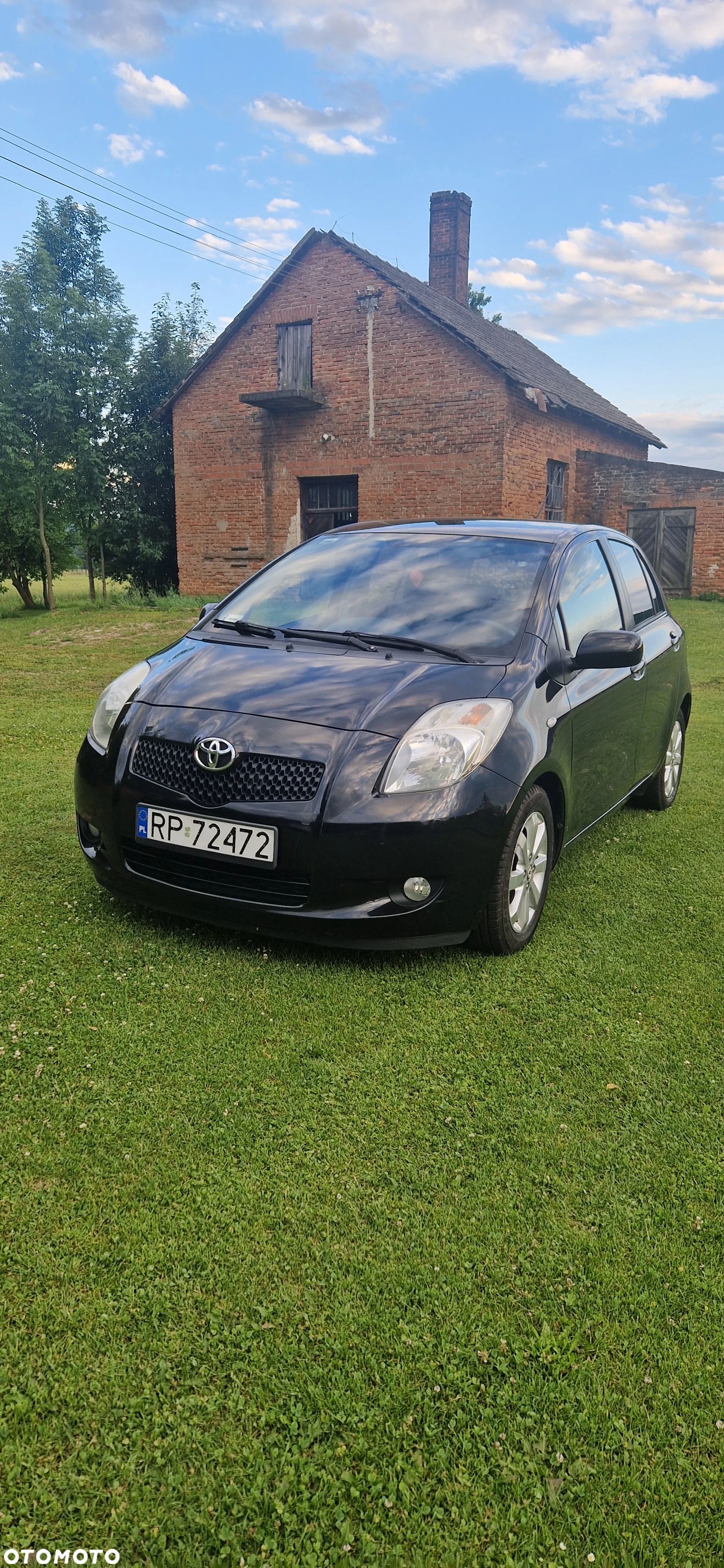 Toyota Yaris - 1