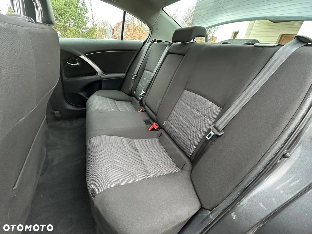 Toyota Avensis 1.8 Sol - 10