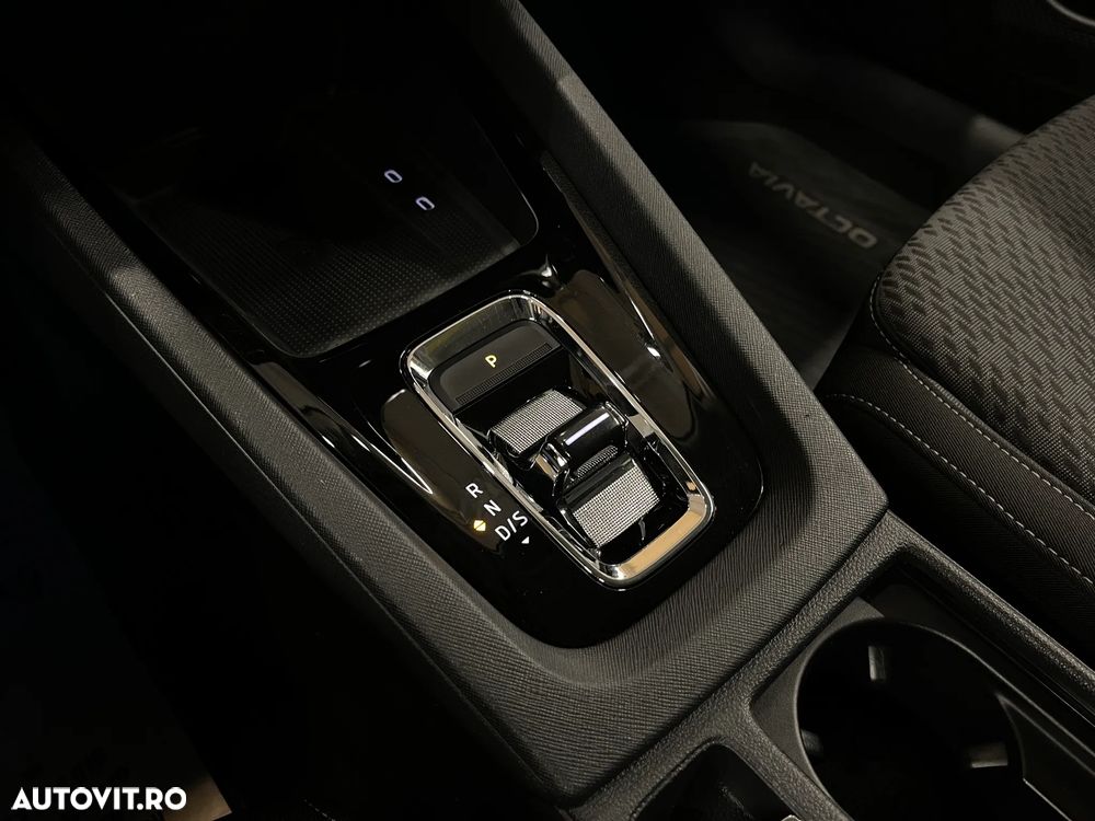 Skoda Octavia 2.0 TDI DSG Style - 27