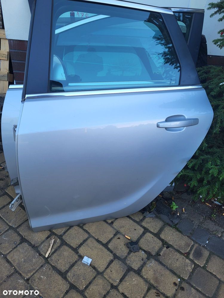 Drzwi tylne lewe opel astra j z 11r  kombi lakier z176 kompletne