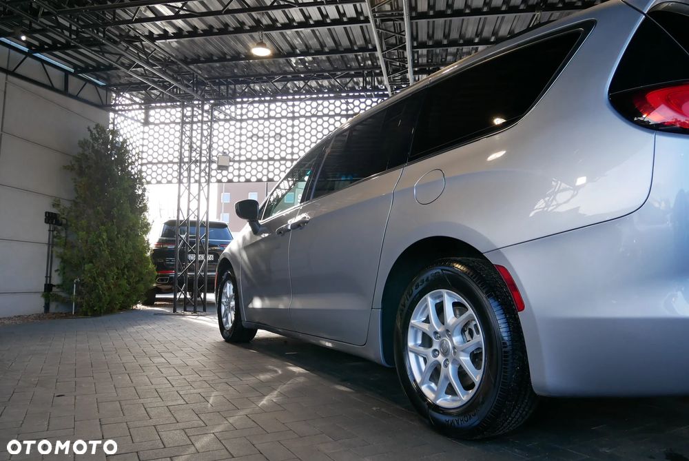 Chrysler Pacifica - 36